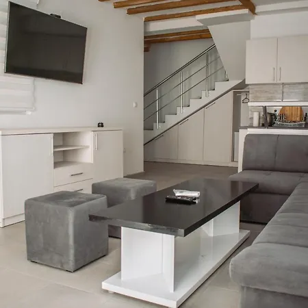 Villa Akish *