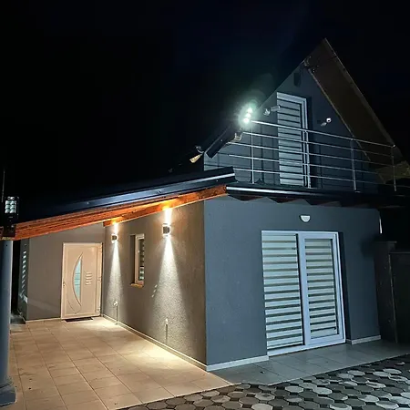 Villa Akish *